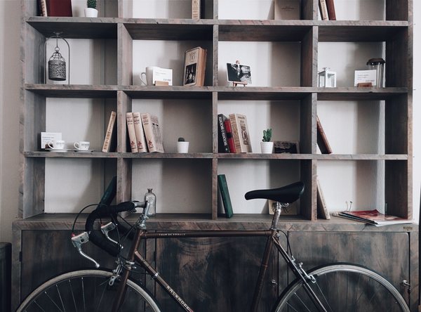 The 9 Books Every Artist Should Have on Their Shelf